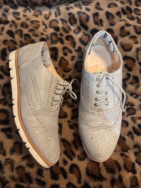 Men's Light Gray Wingtip Oxford Lace-Up Shoes